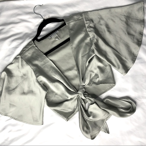 Silver-Grey WANT MY LOOK Bat winged TieFront Top - Picture 3 of 3